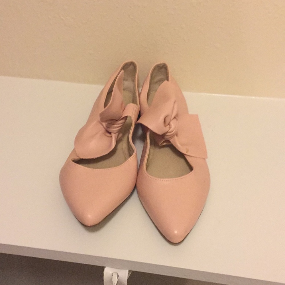 Bow tie flats